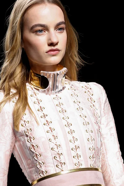 Look 16